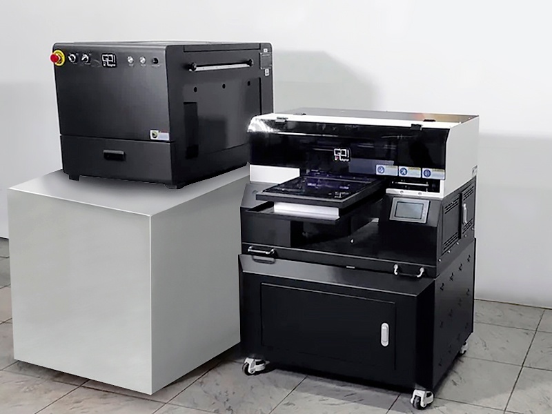 В нашем демозале установлена горячая новинка для инновационной DTG-печати: принтер GO!Digital TP-300D и автоматическое распылительное устройство iSpray.