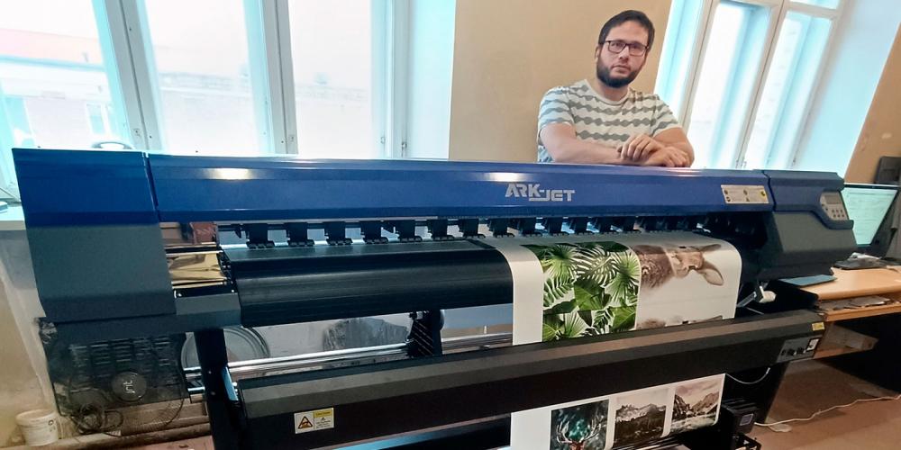 Компания «КОВЧЕГ» установила принтер ARK-JET SOL 1601 в студии печати на холсте из Тюмени