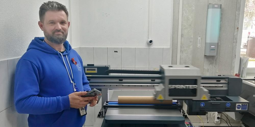 Компания «Смарт-Т» установила в типографии «Партнеры Сибири» УФ-принтер Sprinter DPP A1E