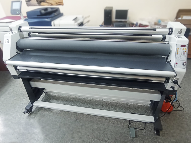 Новый ламинатор R-SUPERLAM 1700W установлен в демозале ГК «РУССКОМ»