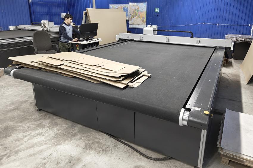 Компания «Смарт-Т» установила уже 4-й раскройный комплекс iECHO на фабрике «УпакРесурс»