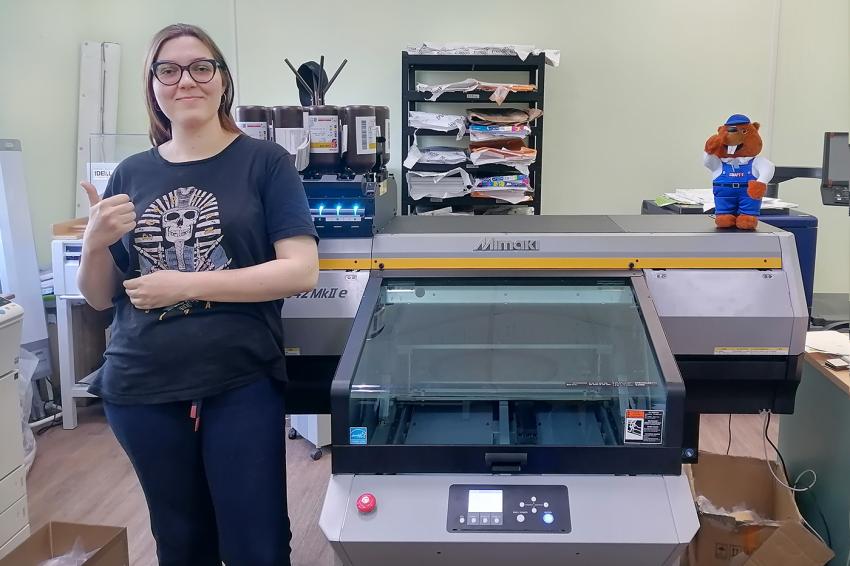 Компания «Смарт-Т» установила Mimaki UJF-6042 MkII e на производстве сувениров в Новосибирске