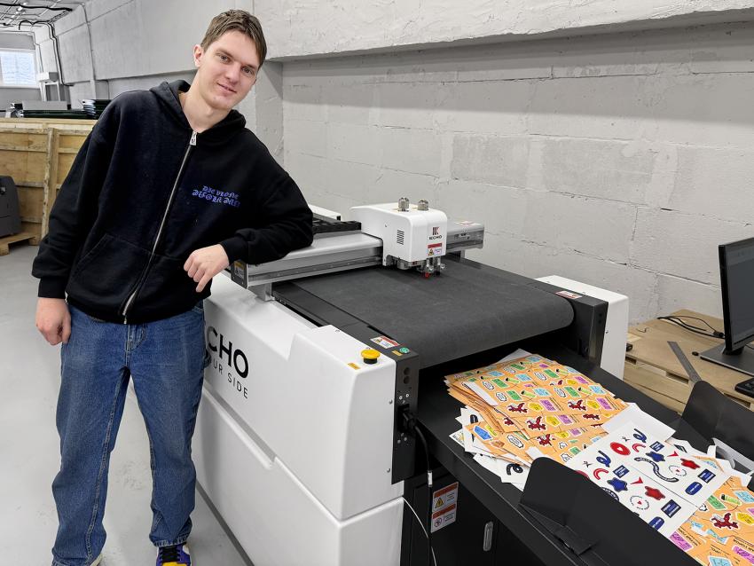 Компания «Смарт-Т» выполнила запуск плоттера iECHO PK в московской типографии «Ситли»