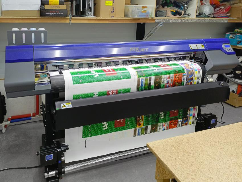Компания «КОВЧЕГ» установила принтер ARK-JET SOL 1602 в рекламной мастерской из Казани