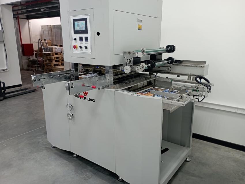Две индивидуальных размотки фольги STERLING S-FOIL 80 позволяют накладывать одновременно 2 фольги разных цветов и снизить расход за счет сочетания разных шагов размотки.