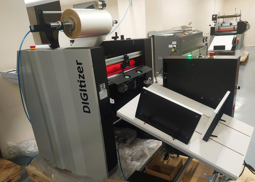 Ламинаторы DIGITIZER-390Y и 390SP с 2-мя парами валов и доп. размоткой пленки и автоматическая приемка в глубокую стопу с вибросталкивателем STACKER-390T