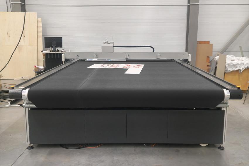 Компания «Смарт-Т» установила раскройный комплекс iECHO TK4S-3521 в РПК «Арифметика»