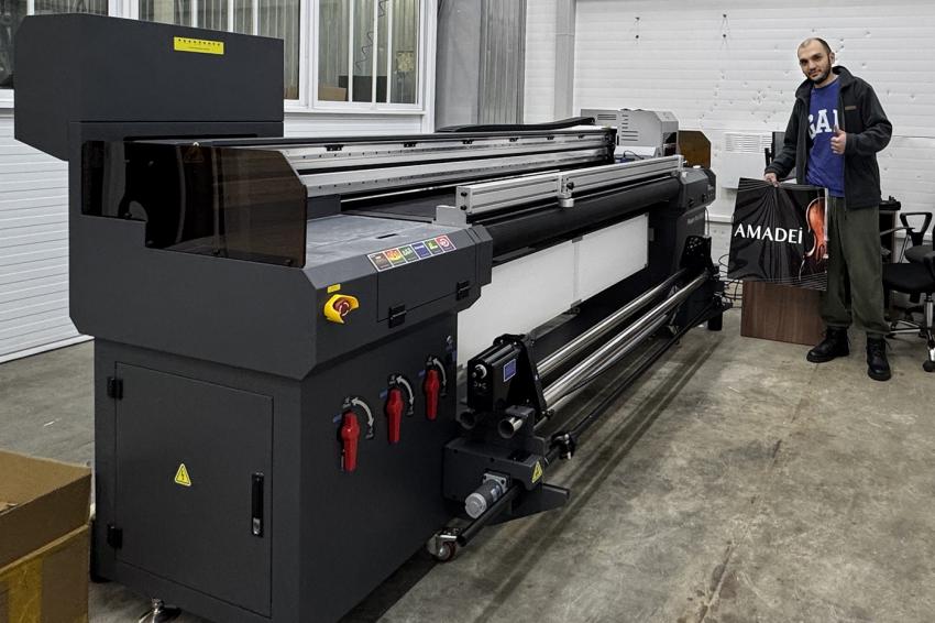 «Смарт-Т» установила гибридный УФ-принтер Sprinter Power Pro 1800E в компании «Мир стендов»