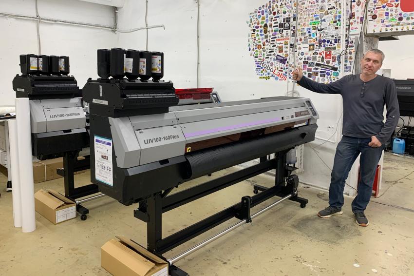 Два УФ-принтера Mimaki UJV100-160 Plus в московской типографии Pressroll