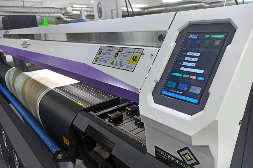 Компания «КОВЧЕГ» установила девятый принтер ARK-JET на производстве обоев Print Walls