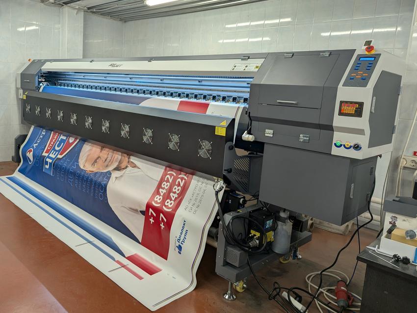 Инженер «КОВЧЕГА» запустил 3-метровый ARK-JET SOL 3204 в компании «Флекс-А» из Тольятти