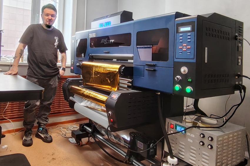 Компания «КОВЧЕГ» запустила DTF-принтер ARK-JET в РПК «Рико Дизайн» из Южно-Сахалинска