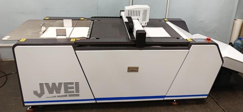 установлен цифровой режущий комплекс JWEI – LIST Digital Cut LST0Зll-0806-RM