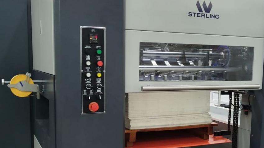 Вставщик закладок – стандартная функция STERELING S-CUT 820
