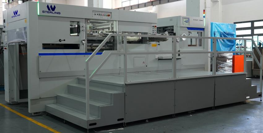 Штанц-пресс STERLING S-CUT 106С с удалением облоя по 4-м сторонам, установленный компанией «Полиграфические машины» в одной из Минских типографий, специализирующихся на производстве картонной упаковки