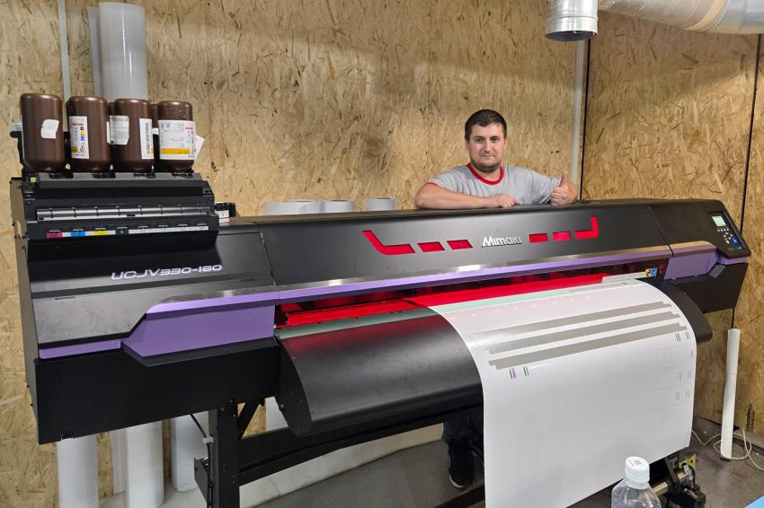 Компания «Смарт-Т» установила в Махачкале первый в России УФ-принтер Mimaki UCJV330