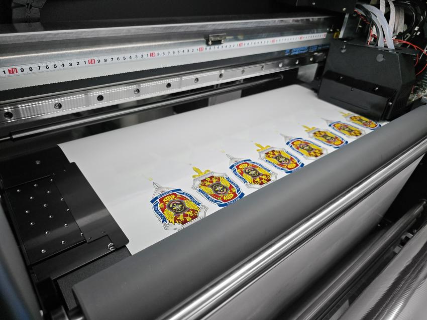 Компания «КОВЧЕГ» установила UV DTF-принтер ARK-JET в РПК «Фабрика Печати» из Воронежа