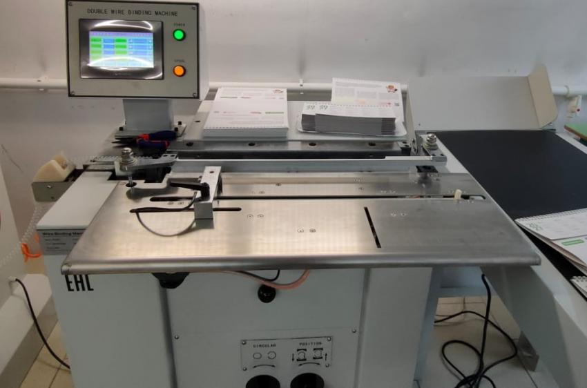 Модуль резки, навивки и закрытия пружины WIRESTAR-520A - мощная рама и качественная подгонка всех деталей. Функциональный дисплей управления. Укладка блока на рабочий стол без необходимости наброса отверстий на витки пружины.