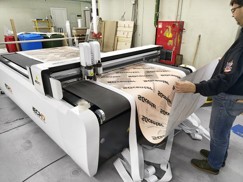 Компания «Смарт-Т» запустила раскройный комплекс iECHO BK4 в РПК «Пластикпринт»