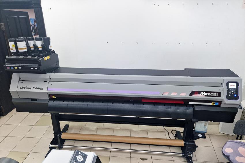 Инженером «Смарт-Т» установлен Mimaki UJV100-1600 Plus в компании «ГИКОМАНИЯ»