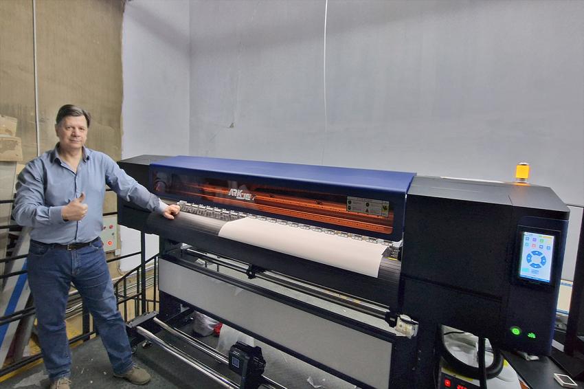 Компания «КОВЧЕГ» установила рулонный УФ-принтер ARK-JET UV 1804 в столичной РПК «Боргес»