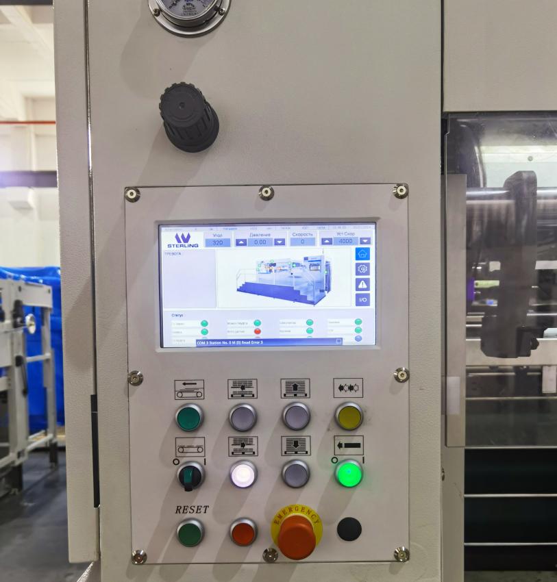 Полноценный дублирующий пульт приемки с русифицированным дисплеем высекального пресса STERLING S-CUT 106C