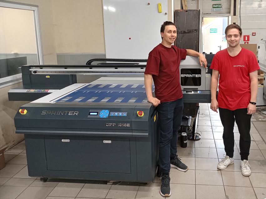 Компания «Смарт-Т» запустила планшетный УФ-принтер Sprinter DPP 1316E в московской РПК LBK Marketing Pro